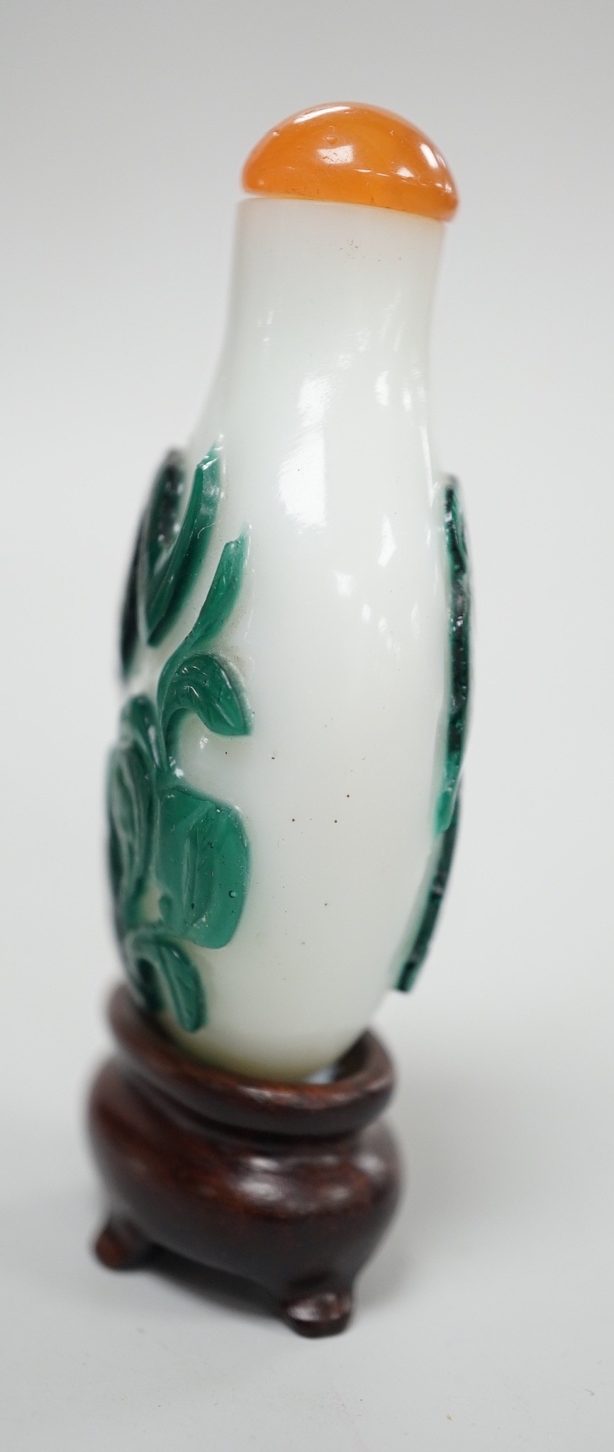 A Chinese green overlay and white glass ‘bat and peaches’ snuff bottle, 1760-1860, 5.5cm